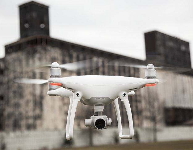 Phantom 4 dronas